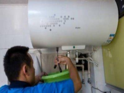 白莲社区联合技工学院开展免费维修小家电服务