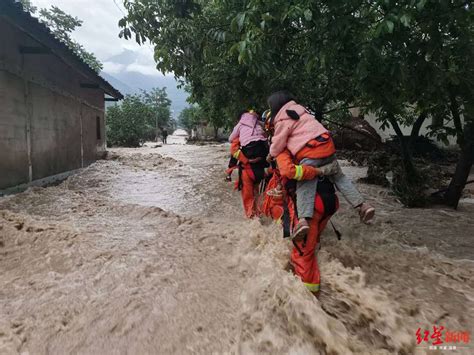 浙江杭州富阳暴雨引发洪水，致5人身亡2人失联，当地多部门正展开搜救-上游新闻 汇聚向上的力量