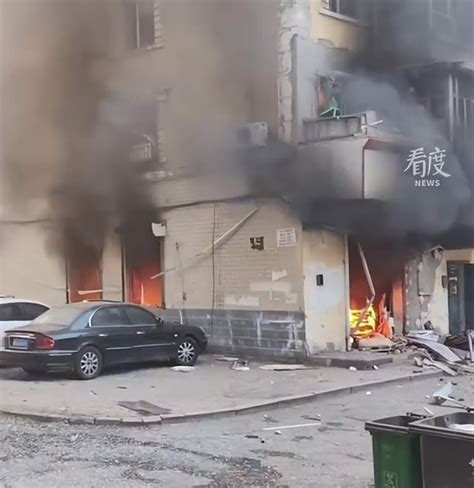 突发！哈尔滨一小区发生爆炸，多房间起火，浓烟滚滚！附近居民：1到7楼玻璃几乎全碎 | 每日经济网