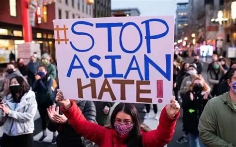 纽约现反歧视亚裔大游行：为何“仇亚”犯罪暴增近150%？_凤凰网