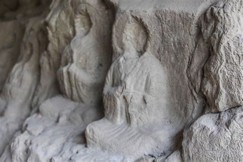 安徽唯一的佛教石窟里500尊佛像，为啥499尊被古人割掉头部！