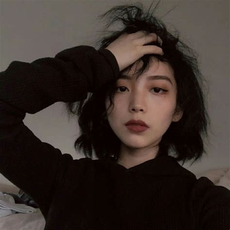 冷酷甜美女生头像