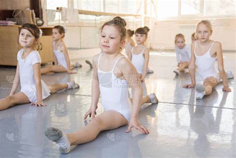 古典芭蕾舞学校的班级