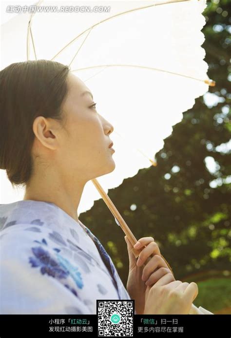 打着伞的日本和服女人侧脸特写图片免费下载_红动中国
