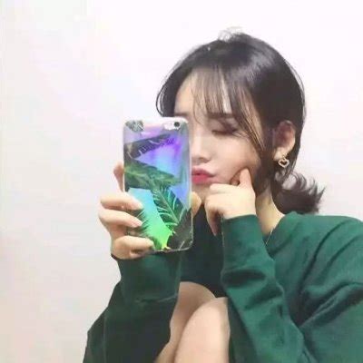 嘟嘴甜美女生头像