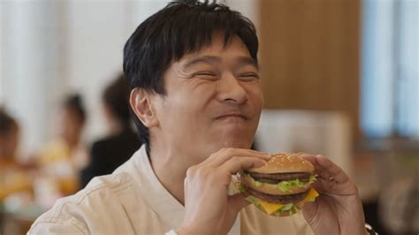 不开心就来个汉堡吧！堺雅人出演麦当劳巨无霸广告 | 机核 GCORES