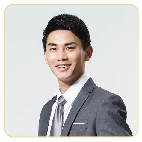 大門口 英語翻譯(在大門附近翻譯成英文)
