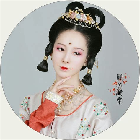发饰古风慵懒的女生头像