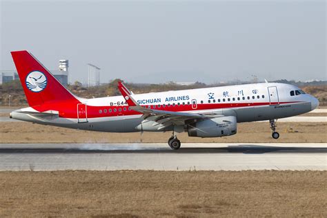 四川航空8633号班机（3U8633）是由四川航空公司运营的中国国内航线航|高原|平安|驾驶舱_新浪新闻