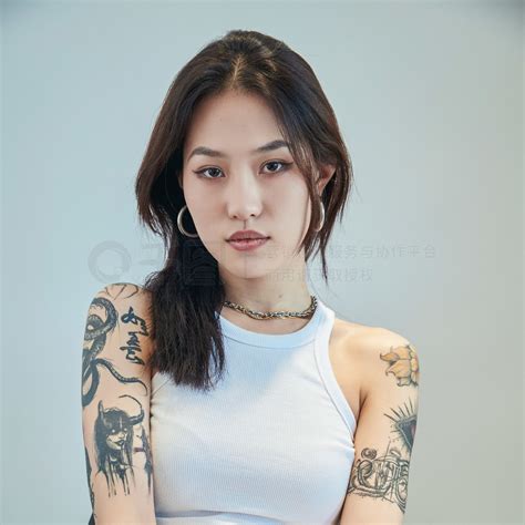 酷酷的少女图片