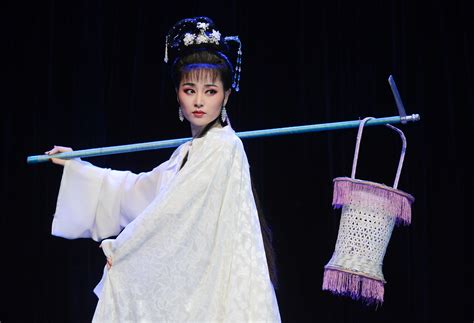 再芬黄梅：《女驸马》走进了深圳的春天_中国（安庆）黄梅戏艺术节官方网站