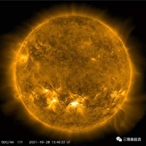 太阳黑子区大爆发 太阳黑子区10月26日发生了6次大耀斑喷发，长达5小时，抛射出的日冕物质今日到达地球，中国高纬度的地区可以看见极光，从北 ...