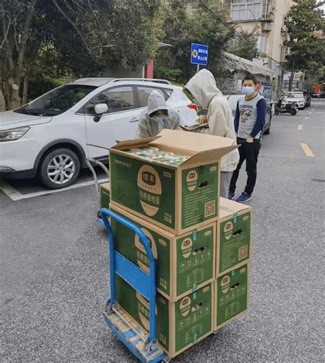 上海一小区封控第16天：有人帮老人买菜，有人建群团购物资_王先生_Jojo_食物