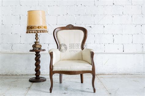 白色复古风格的椅子与灯高清图片下载-正版图片300853813-摄图网