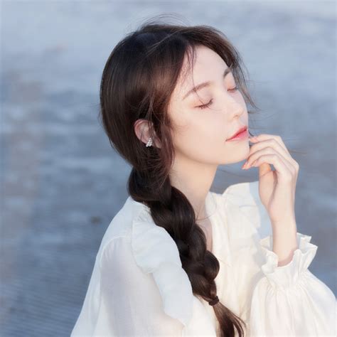 温柔发型海边女生头像