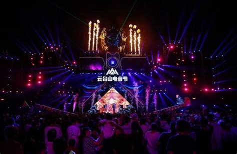 第三届云台山音乐节活动策划的100米超大舞台带来了顶级舞美，酷 - 会展活动策划CCASY.COM
