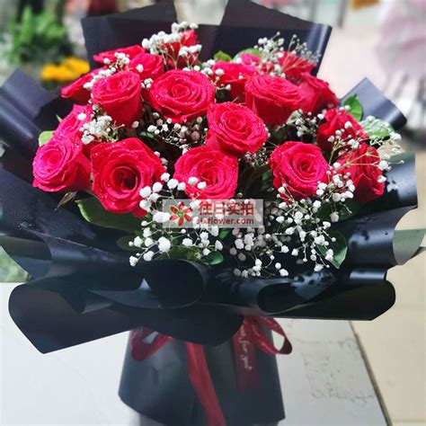 33朵红玫瑰满天星搭配，为你许下美好的心愿 - 六朵花