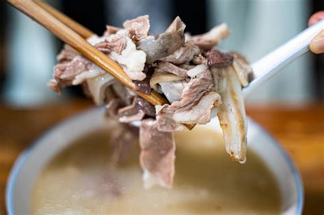 羊肉汤的功效和作用是什么，怎么煲出来的羊肉汤最滋补？ - 食材知识 - 轻壹
