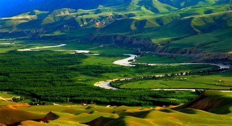 第2名 包容之美:伊犁草原 | 中国国家地理网