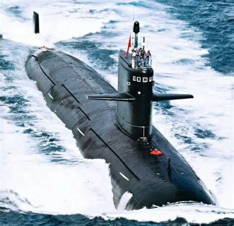 军网英文曝光：039B型常规潜艇进行鹰击18A潜舰导弹装填作业__财经头条