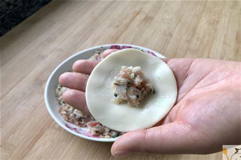 松茸饺子的做法_【图解】松茸饺子怎么做如何做好吃_松茸饺子家常做法大全_dg自由的精灵_豆果美食
