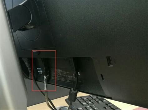 电脑主机运行正常，显示器却黑屏_360新知