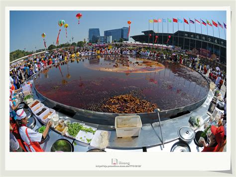柳州水上狂欢节之万人品尝螺蛳粉 - 尼康 D300 样张 - PConline数码相机样张库