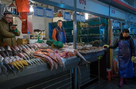 实探：中秋节前夕北村早市海鲜蔬果品类齐全 最新价格也来了 - 青岛新闻网