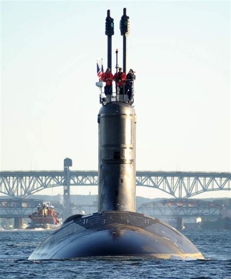 USS Missouri (SSN 780), Virginia-class fast-attack submarine, passes ...