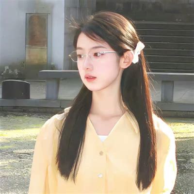 明艳妆容甜美女生头像
