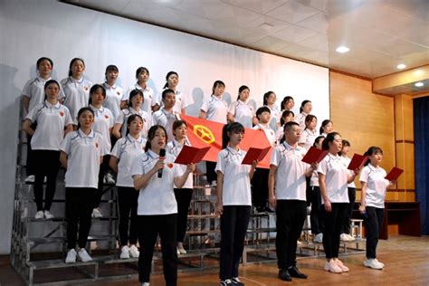 杨本华老师在学校“喜迎二十大 诗歌颂华夏”教职工诗歌朗诵比赛上荣获三等奖