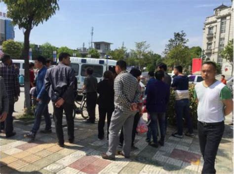 安康汉阴校车事故致1名儿童死亡后续 3名儿童伤情较重 - 西部网（陕西新闻网）