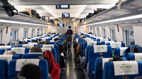 兰州：空铁乘务员同乘交流服务经验_时图_图片频道_云南网