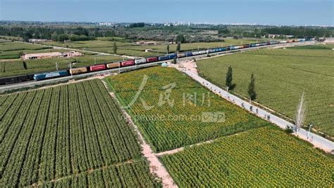 甘肃张掖：兰新铁路客货运输忙-人民图片网