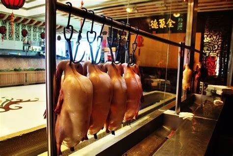 北京烤鸭团体标准出台，对传统挂炉和传统焖炉的烹饪技术有了更详细的规定|界面新闻