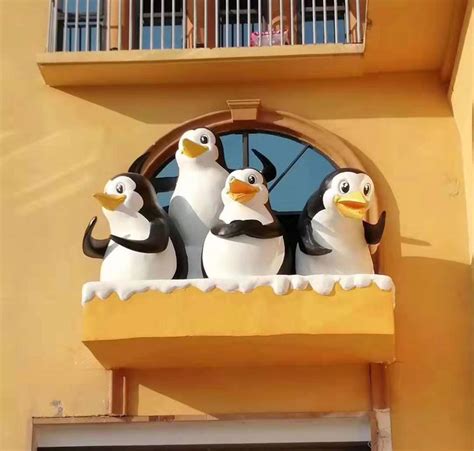 贵阳玻璃钢企鹅卡通庭院装饰雕塑 -贵州朋和文化景观雕塑设计
