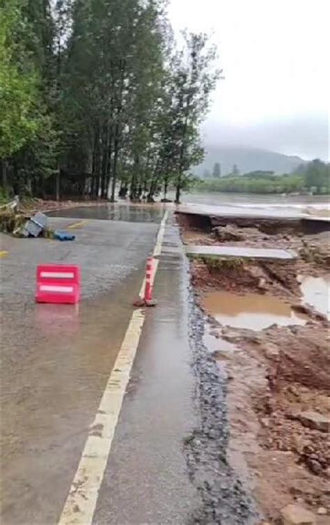 河南一车辆在漫水桥被洪水冲走5人落水，官方：仍有4人失联凤凰网河南_凤凰网