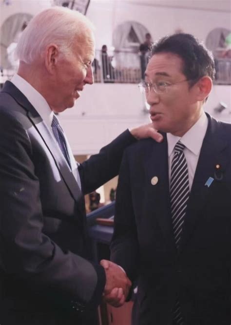岸田与拜登联大会议期间短暂交谈，日媒：他在寻找与美总统会谈机会-新闻频道-和讯网