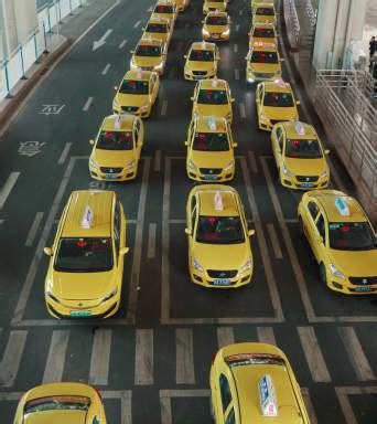 一张图让重庆机场T3航站楼出租车停车港火了，它到底有多美一起去看看__凤凰网