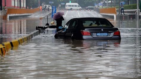 被郑州暴雨淹没的车 后来都怎样了-下暴雨车被淹时应该怎么做 - 见闻坊