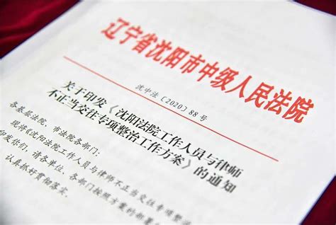 上海法院今天首次采用4名人民陪审员3名法官组成七人大合议庭审理一重大刑事案