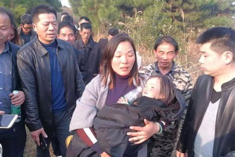 岳阳:警民合力不懈搜救 成功找回2岁走失女童