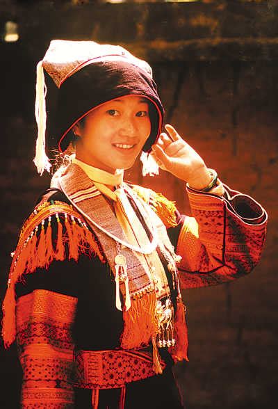 金秀县：国际瑶族服装秀演绎瑶服之美 - 广西县域经济网