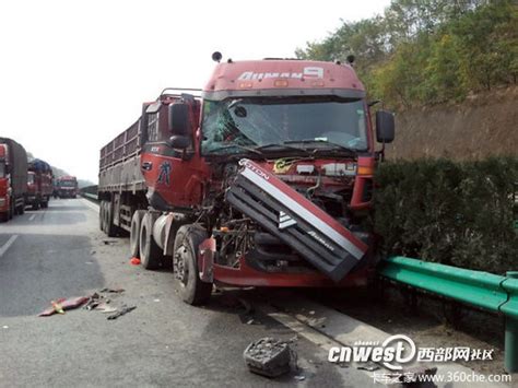 陕西洛川20余辆车相撞事故 致5死20余伤_卡车之家