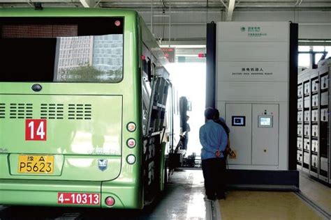 郑州纯电动公交车开跑 机器人8分钟可换电池_电池网