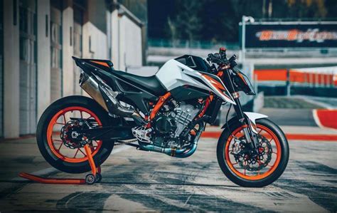 2019 KTM 790 Duke Review - First Ride