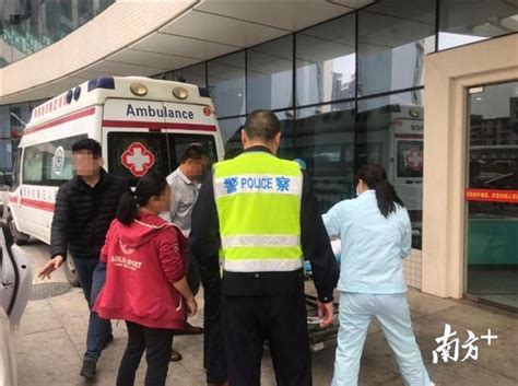 惠州一市民突发疾病 交警警车开道仅5分钟及时就医_广东频道_凤凰网