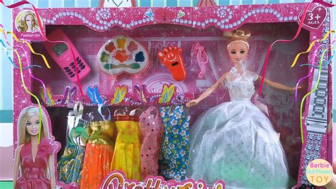芭比娃娃玩具，芭比和长发公主一起举办婚礼