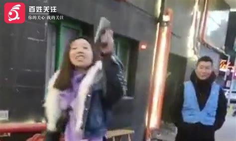 上海警方通报女子殴打代驾自称老公是公安局的：她说谎 已被刑拘|上海市|殴打_新浪新闻