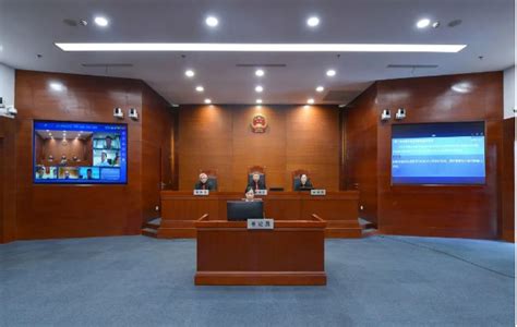 中国审判-上海海事法院首次启用庭审智能翻译系统